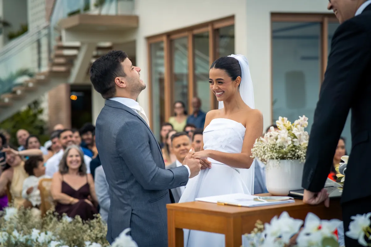 Casal durante a cerimônia no Mirante Singular